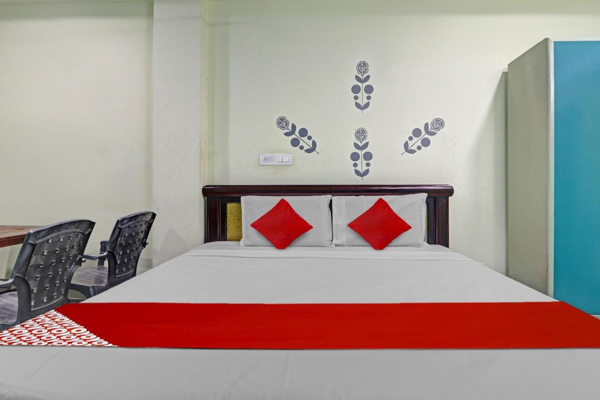 Oyo Flagship 81051 Sri Sai Manikanta Hotel Hyderabad Exterior foto
