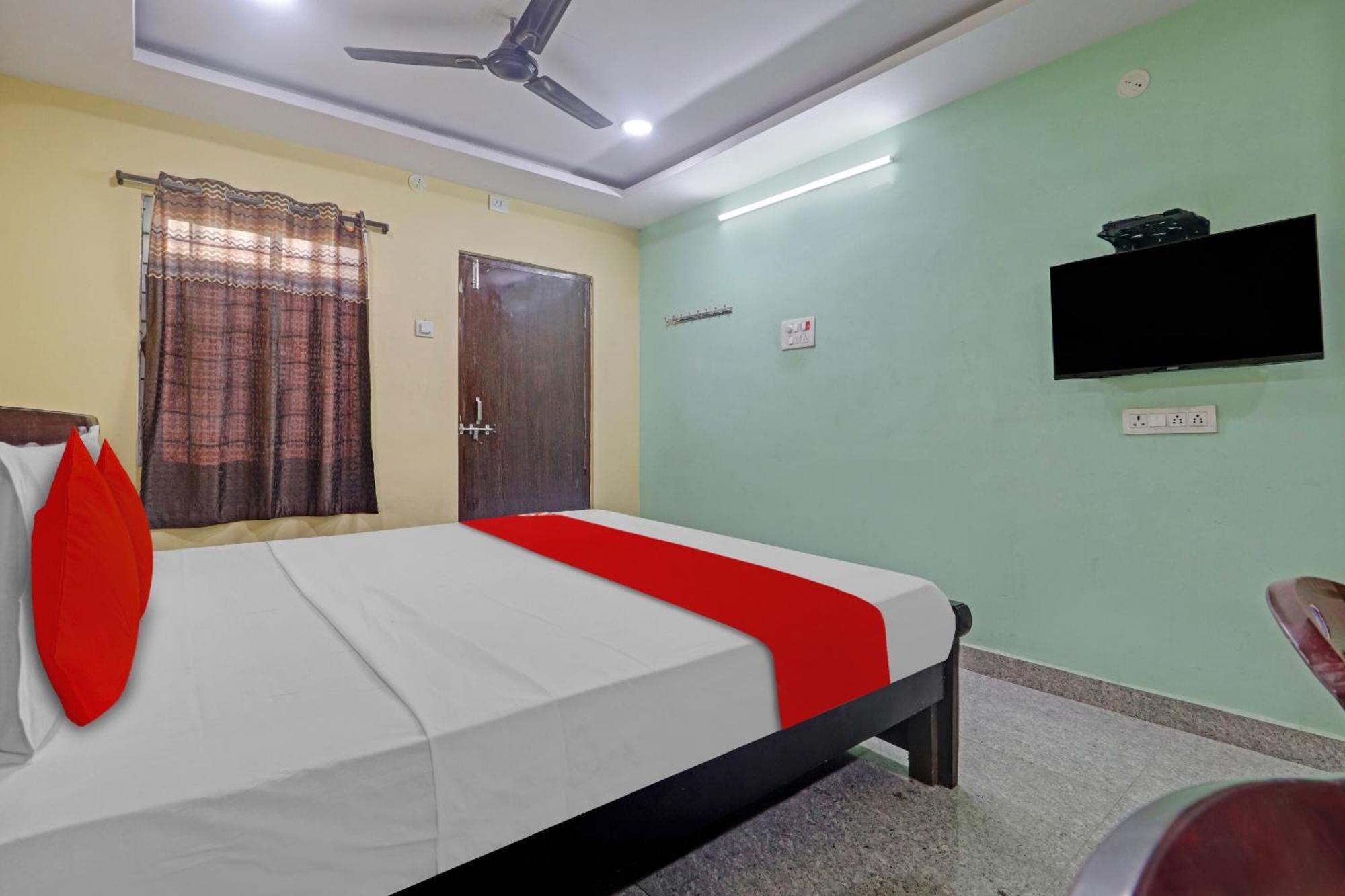 Oyo Flagship 81051 Sri Sai Manikanta Hotel Hyderabad Exterior foto