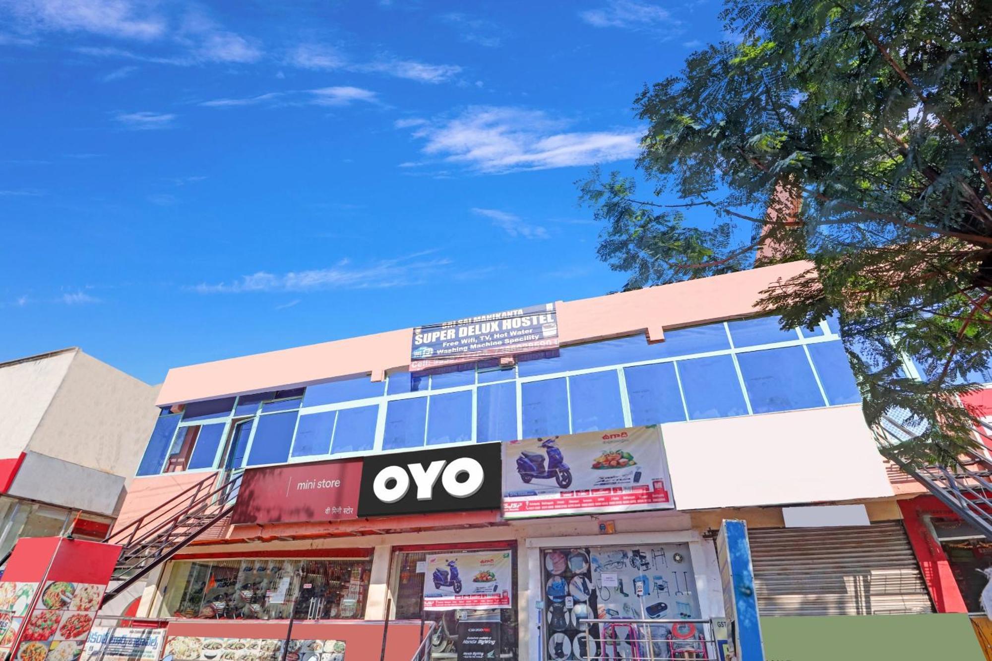 Oyo Flagship 81051 Sri Sai Manikanta Hotel Hyderabad Exterior foto